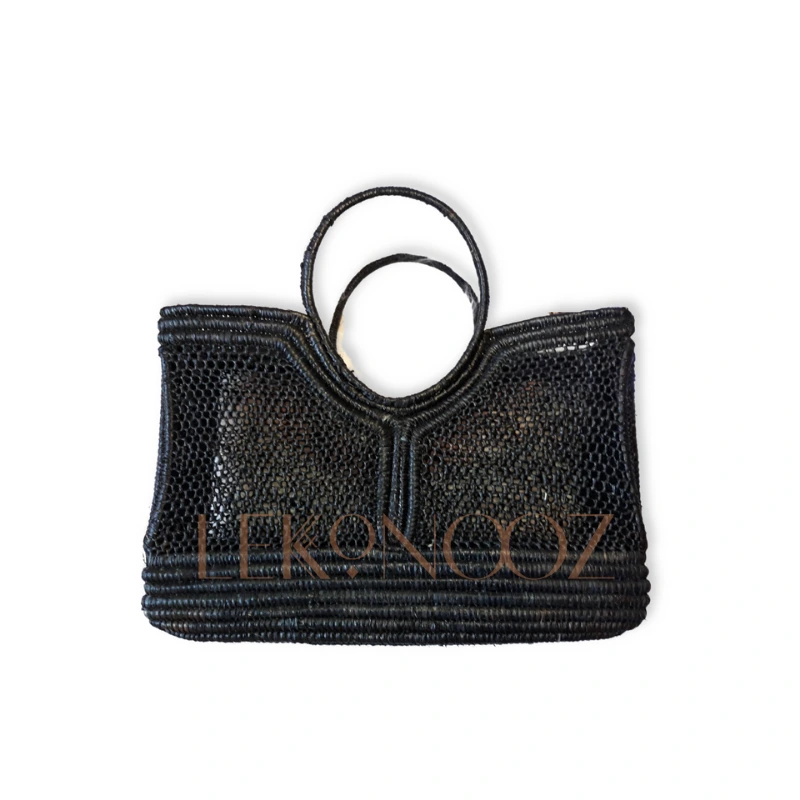 Elegant raffia tote