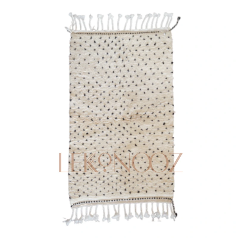 Beni Ouarain rug with black dots